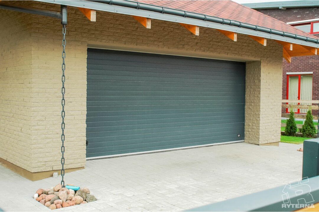 Sectional garage doors (4)